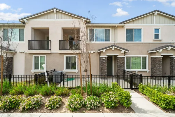 $480,000 | 16650 Wyndham Lane, Unit 4, Fontana, CA 92336
