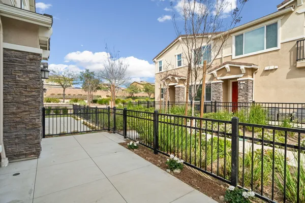 $480,000 | 16650 Wyndham Lane, Unit 4, Fontana, CA 92336