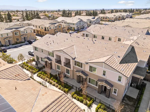 $480,000 | 16650 Wyndham Lane, Unit 4, Fontana, CA 92336