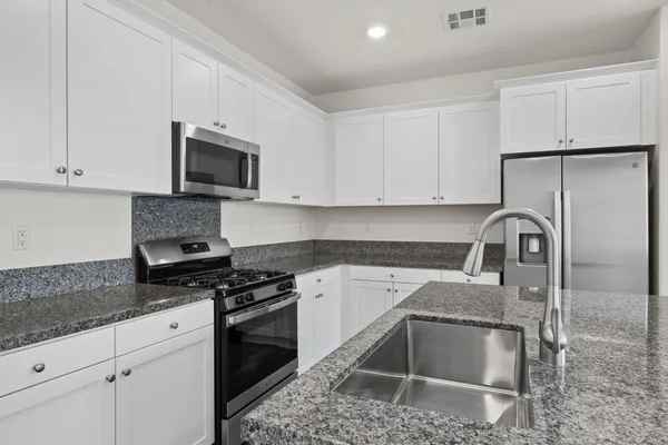 $480,000 | 16650 Wyndham Lane, Unit 4, Fontana, CA 92336