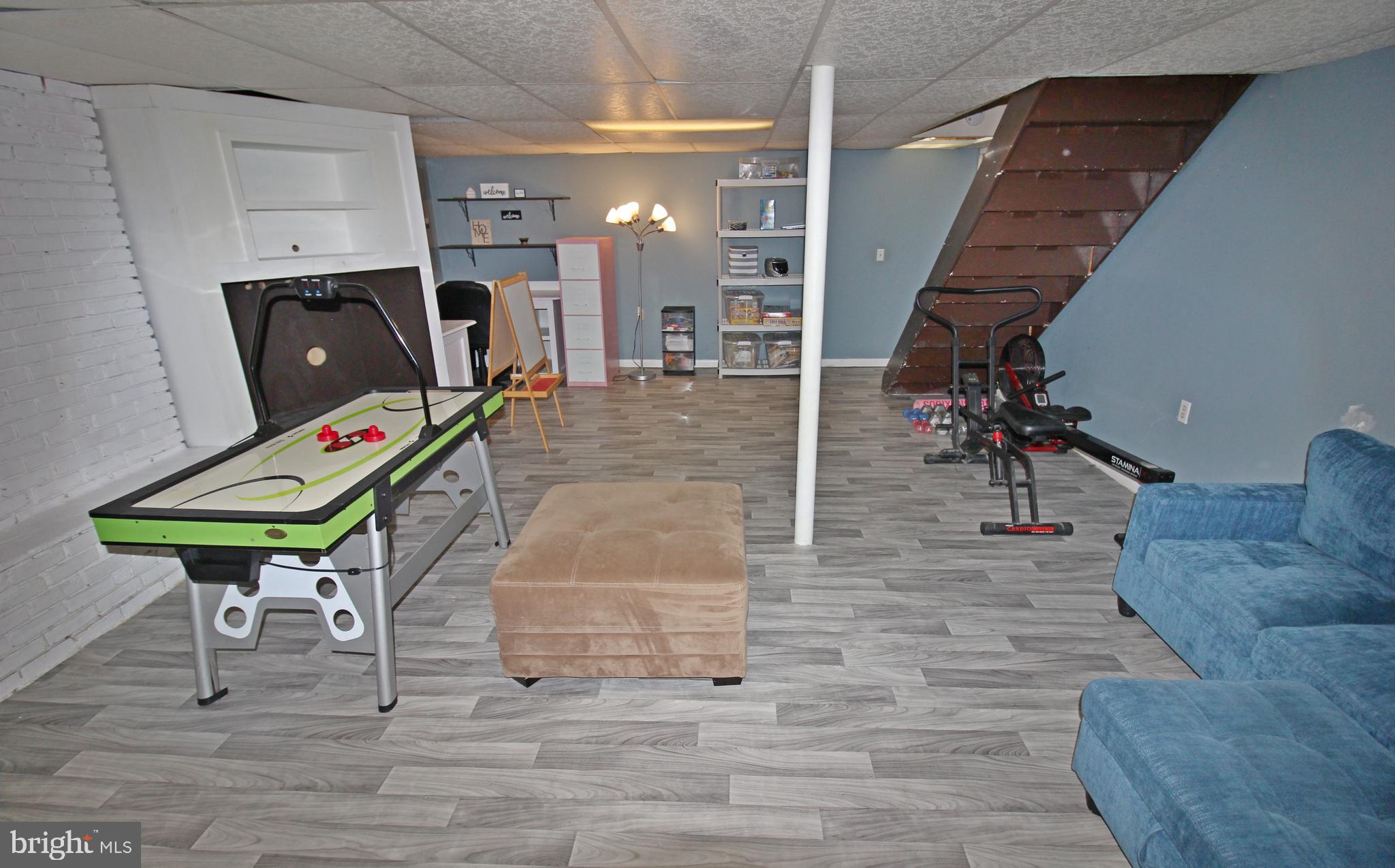 208 Cardinal Road Lititz, PA 17543 - Photo 34 of 40 a room with furniture and a chair