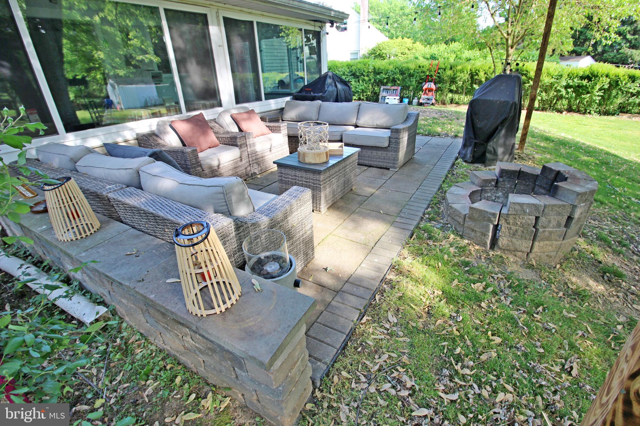 208 Cardinal Road Lititz, PA 17543 - Photo 36 of 40 a view of outdoor sitting area with furniture