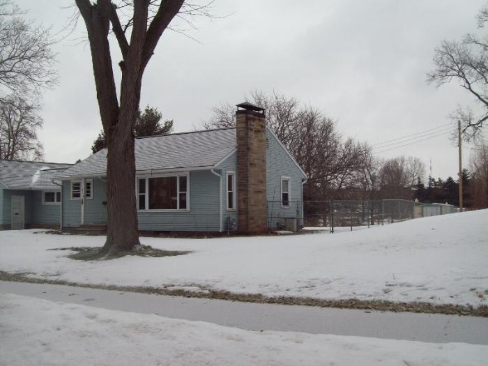 215 North Hooker Avenue Three Rivers, MI 49093 - Photo 2 of 6 215 Hooker Front Ext2