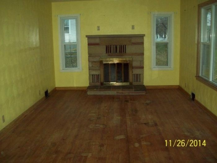 215 North Hooker Avenue Three Rivers, MI 49093 - Photo 3 of 6 215 Hooker LR
