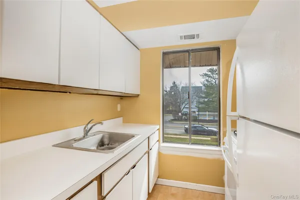 $189,900 | 8 Cheyenne Court, Unit 8, Coram, NY 11727