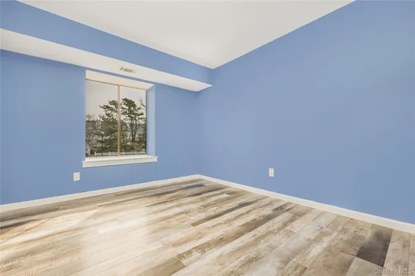 $189,900 | 8 Cheyenne Court, Unit 8, Coram, NY 11727