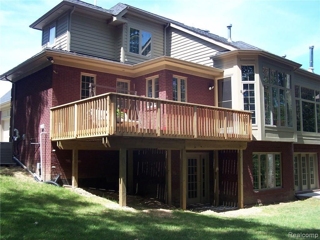 7990 Antcliff Road Howell, MI 48855 - Photo 40 of 51 New deck.