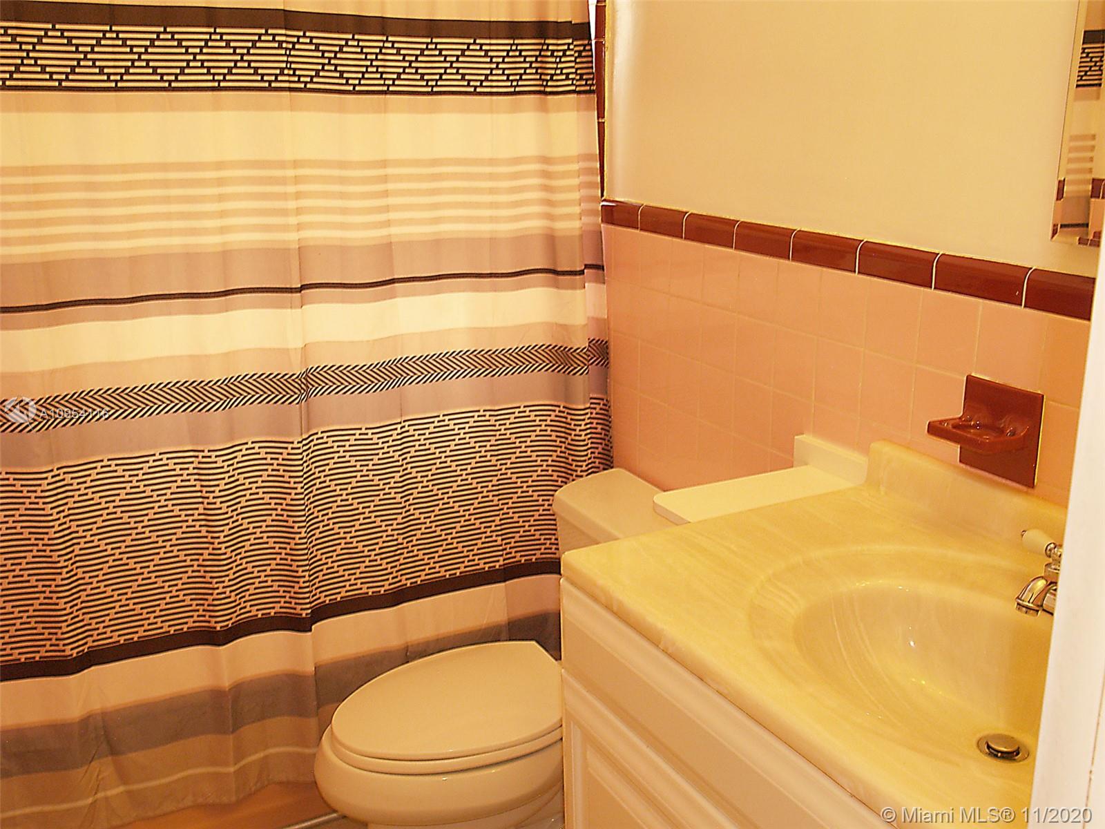 1201 North 30th Road Hollywood, FL 33021 - Photo 14 of 16 Gallery Image 14