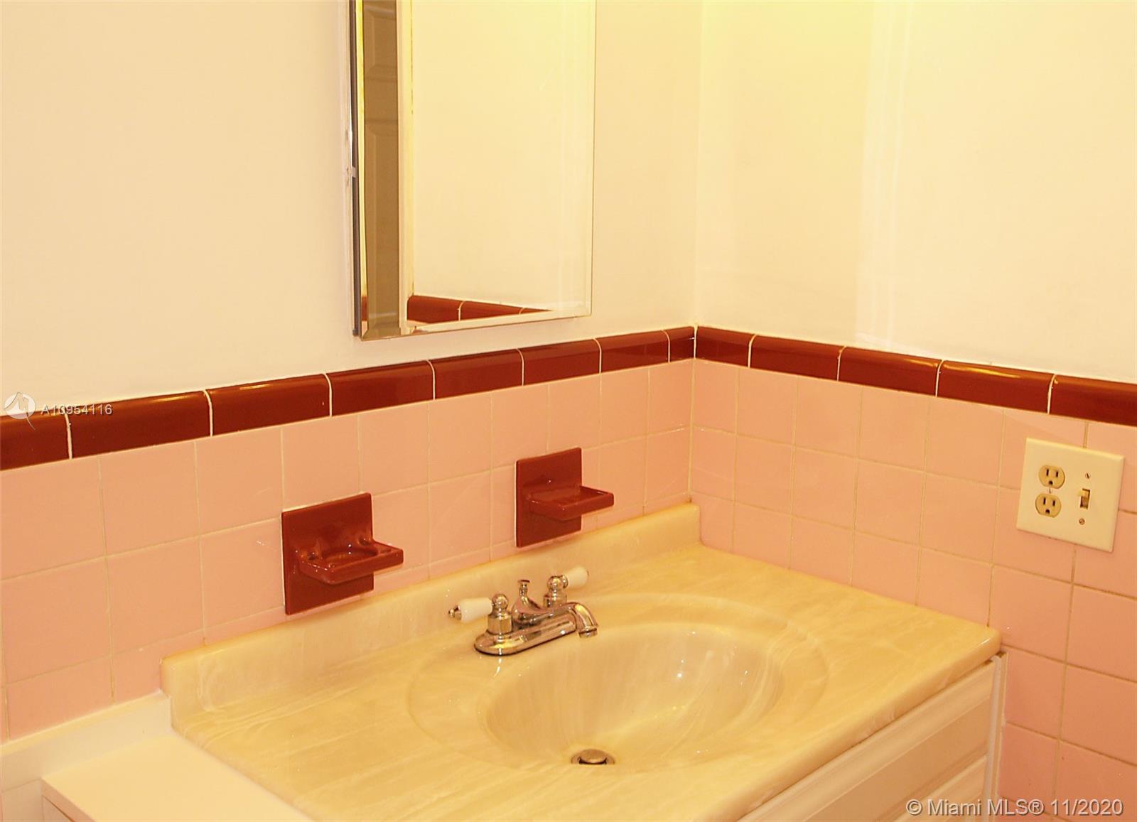 1201 North 30th Road Hollywood, FL 33021 - Photo 15 of 16 Gallery Image 15
