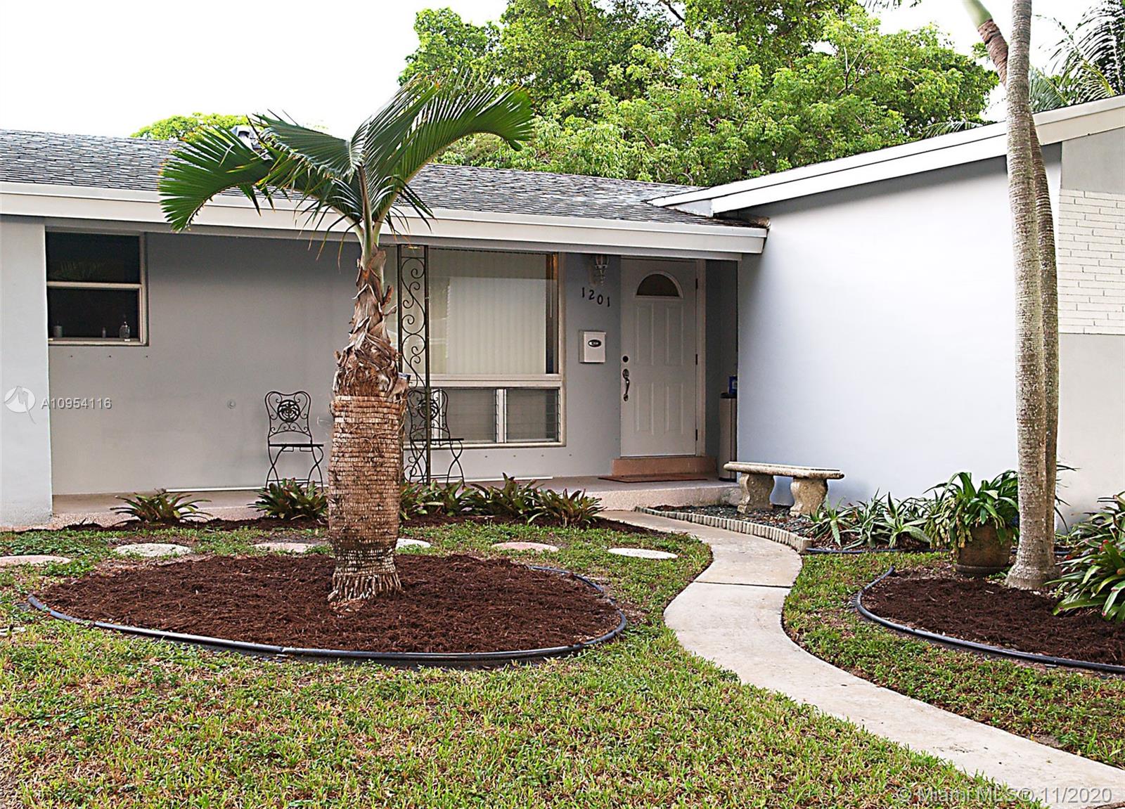 1201 North 30th Road Hollywood, FL 33021 - Photo 3 of 16 Gallery Image 3