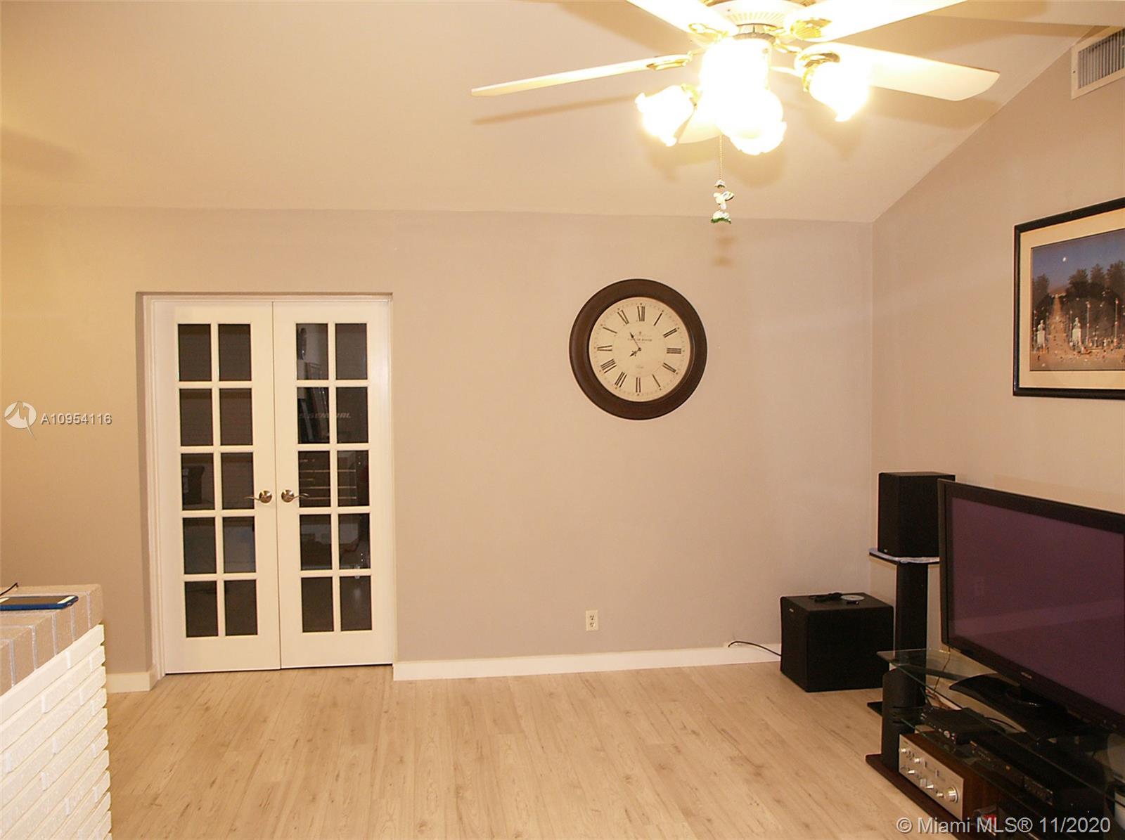 1201 North 30th Road Hollywood, FL 33021 - Photo 5 of 16 Gallery Image 5
