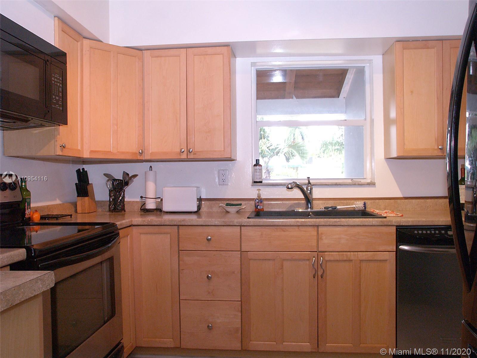 1201 North 30th Road Hollywood, FL 33021 - Photo 10 of 16 Gallery Image 10