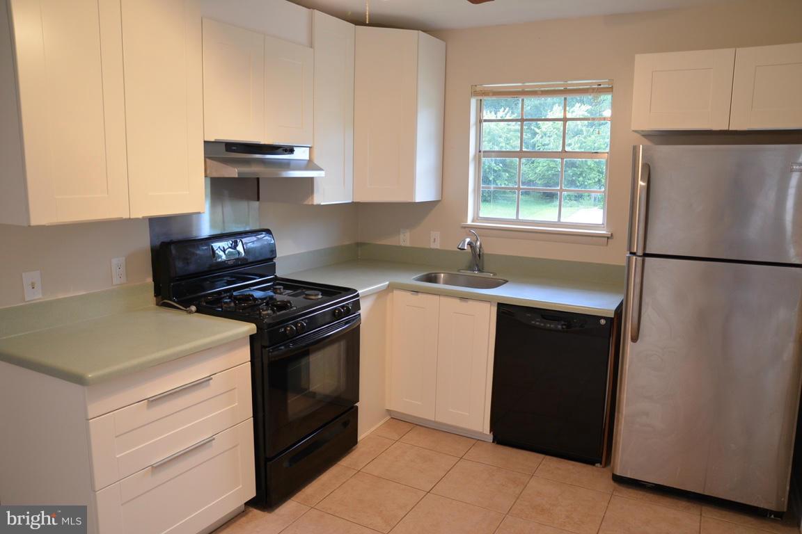128 Embleton Road Owings Mills, MD 21117 - Photo 5 of 19 Kitchen