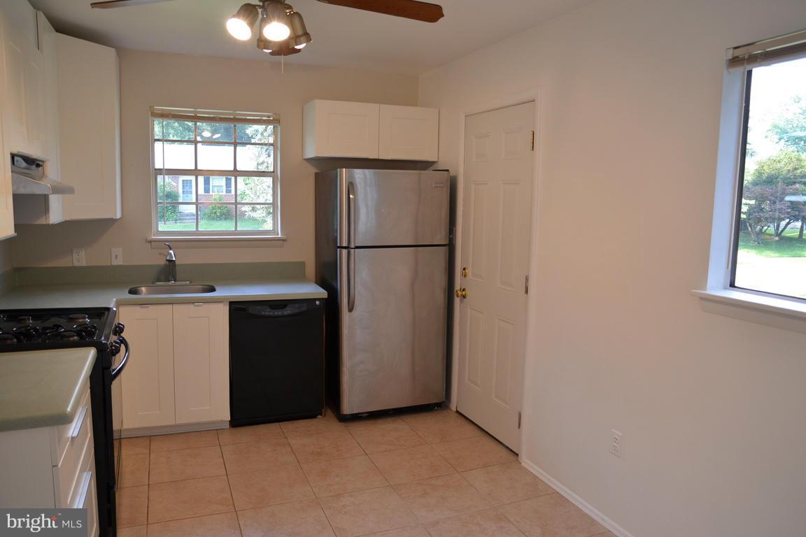 128 Embleton Road Owings Mills, MD 21117 - Photo 6 of 19 Kitchen