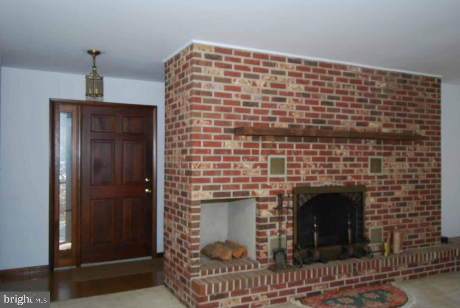 209 Shady Beach Road North East, MD 21901 - Photo 9 of 30 Living Room