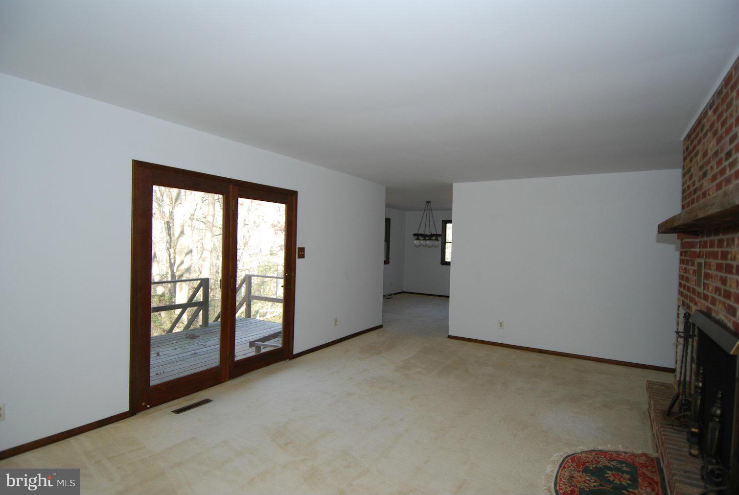 209 Shady Beach Road North East, MD 21901 - Photo 10 of 30 Living Room