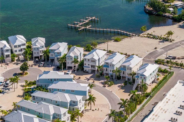 a view of houses with outdoor space and lake view