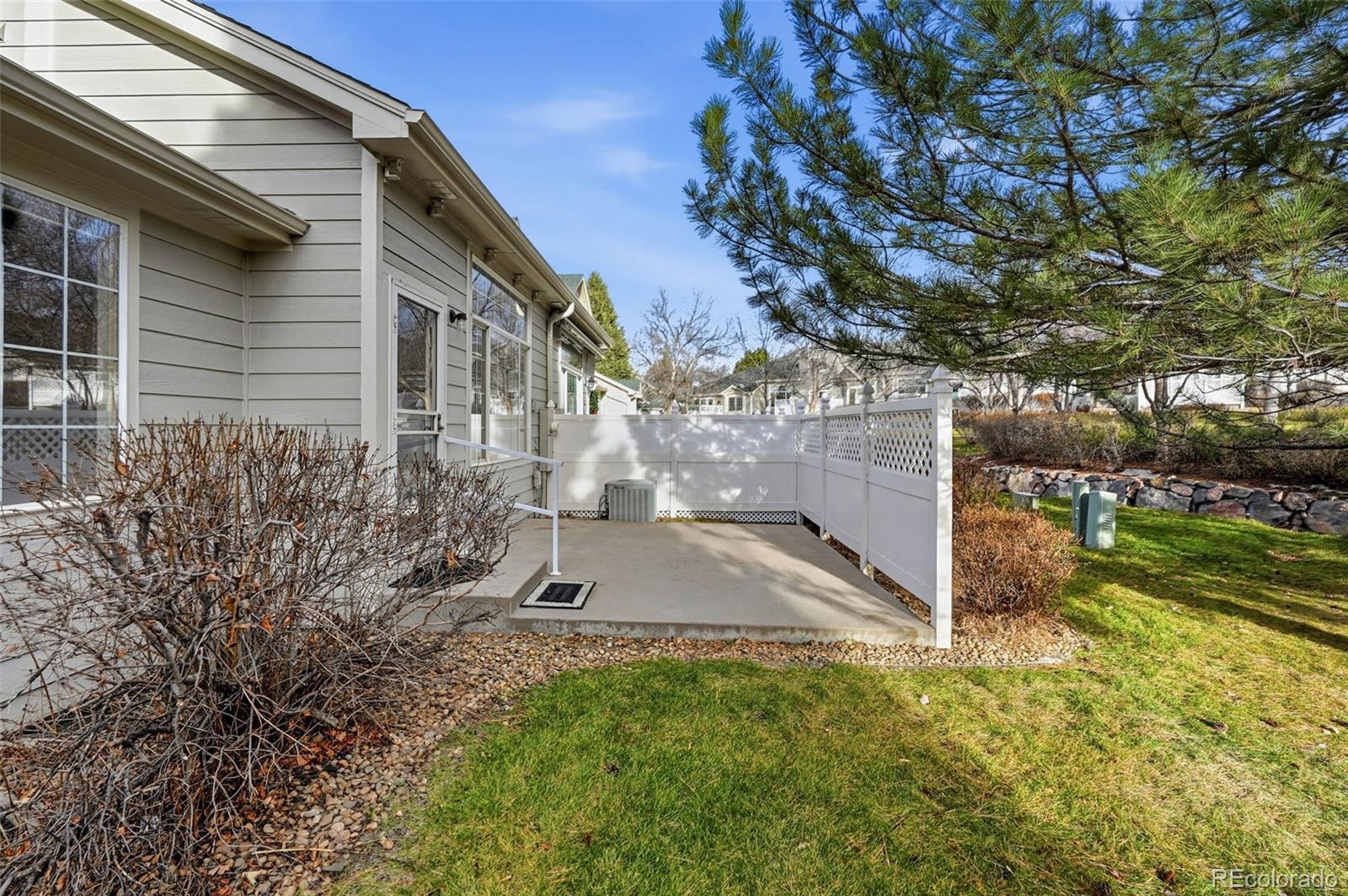 2526 South Tucson Circle Aurora, CO 80014 - Photo 32 of 33 a view of a back yard of the house