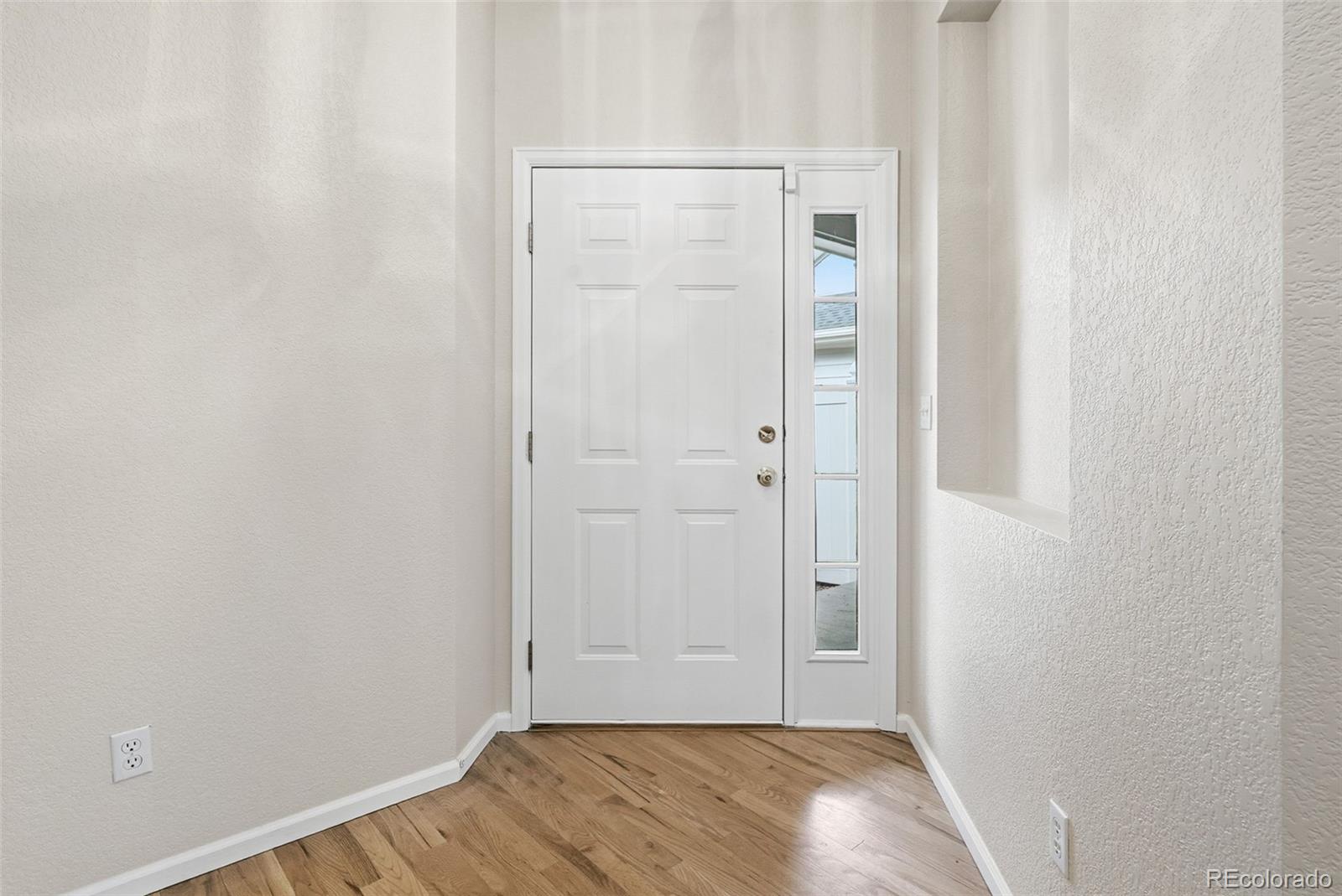 2526 South Tucson Circle Aurora, CO 80014 - Photo 5 of 33 a view of an empty room