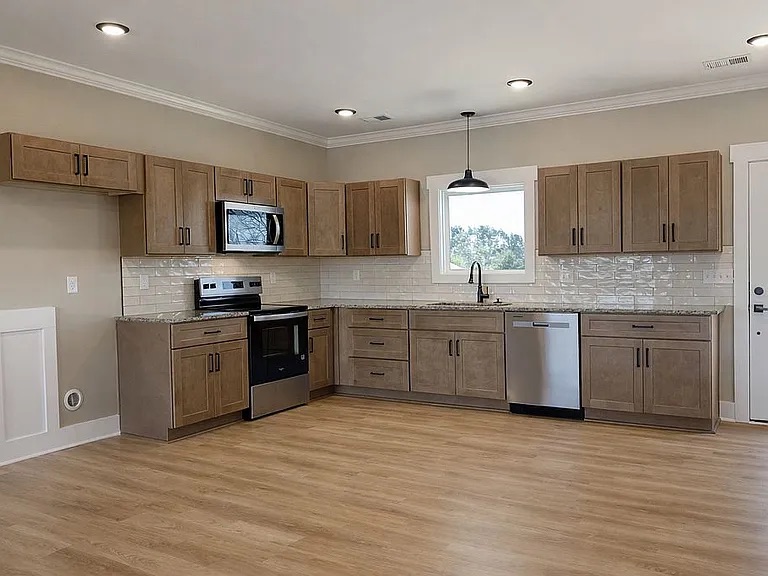 704 Mitchell Drive Seneca, SC 29678 - Photo 4 of 16 Kitchen