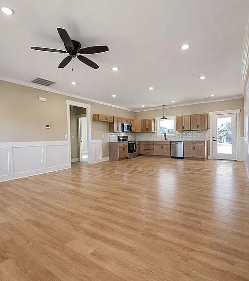 704 Mitchell Drive Seneca, SC 29678 - Photo 5 of 16 Living Room looking into kitchen