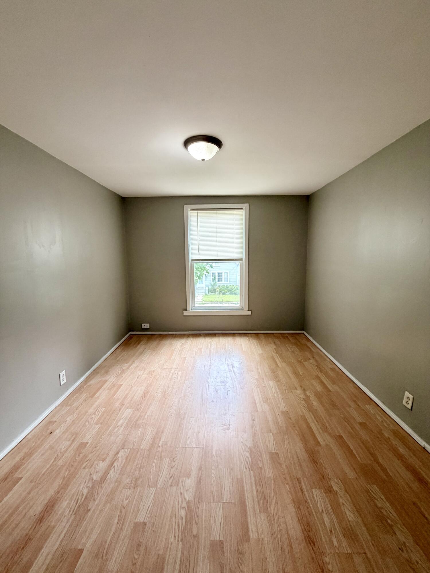 1623 Maple Street Racine, WI 53404 - Photo 6 of 15 Living Room