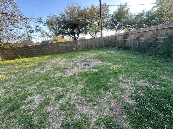 $1,500 | 3826 Botany Lane, Houston, TX 77047