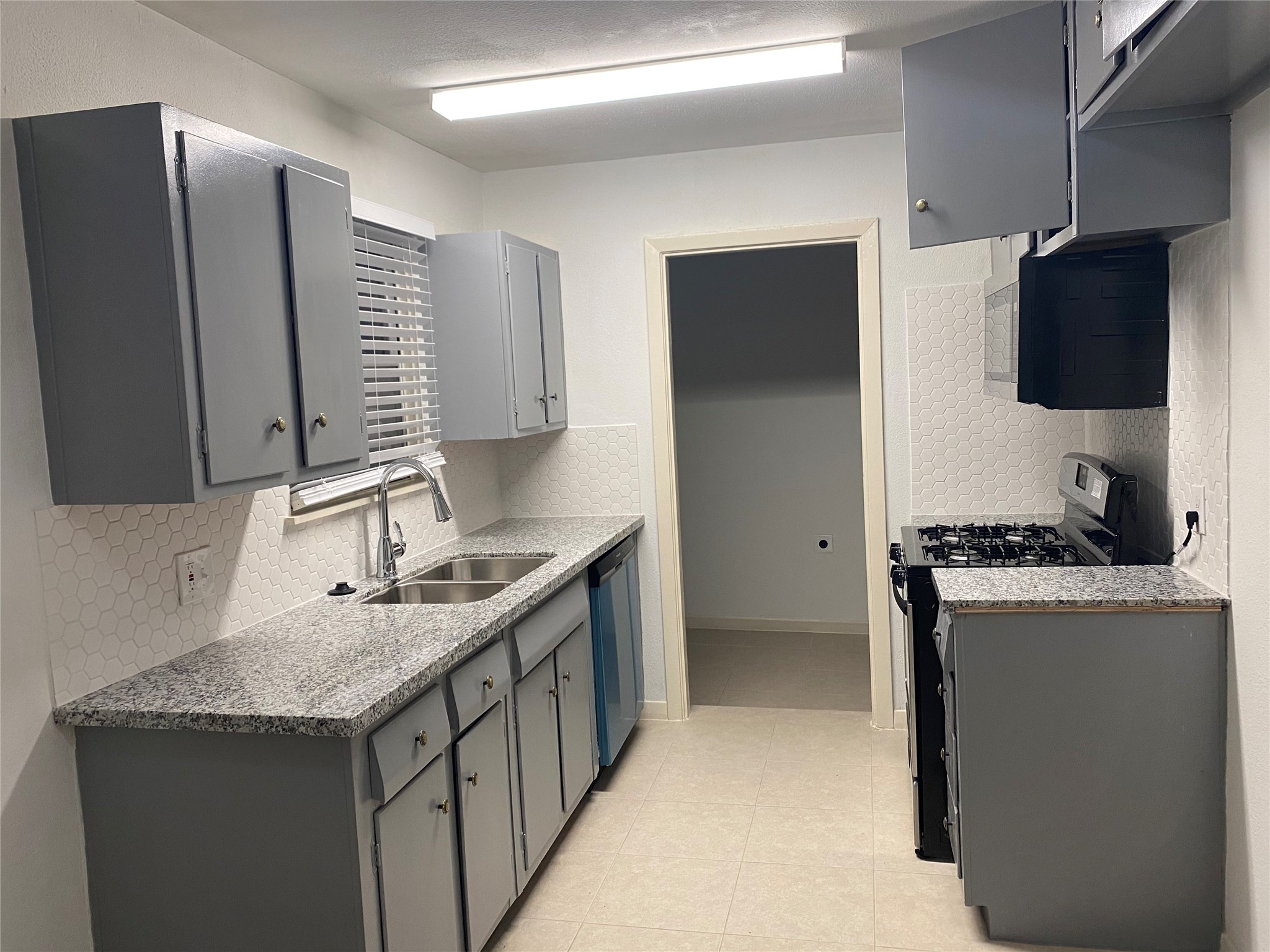 3826 Botany Lane Houston, TX 77047 - Photo 24 of 37 a kitchen with stainless steel appliances granite countertop a sink stove and refrigerator