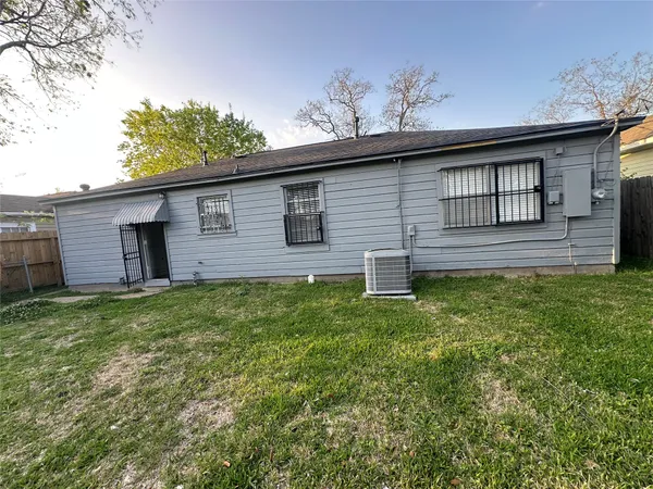 $1,500 | 3826 Botany Lane, Houston, TX 77047