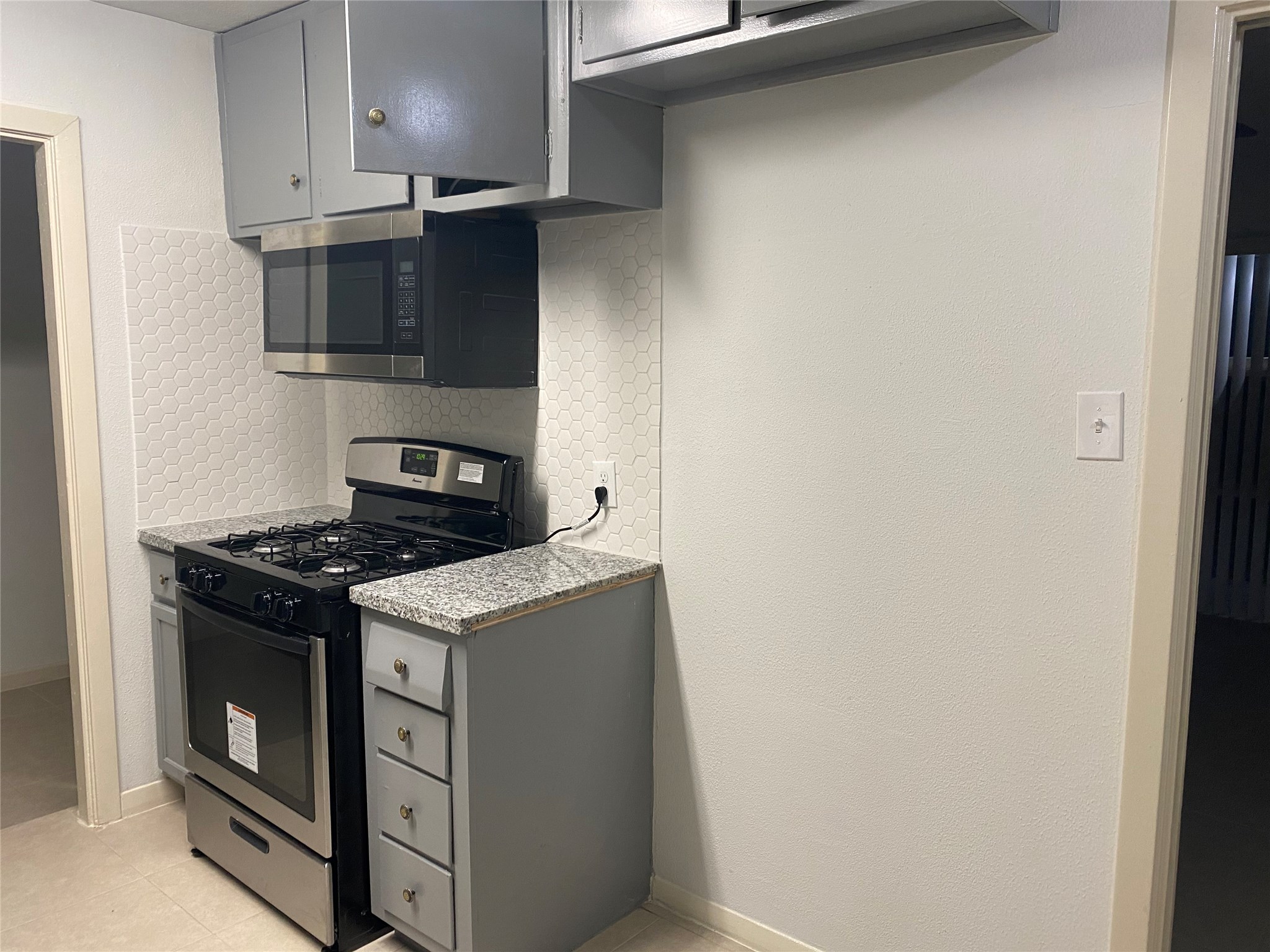 3826 Botany Lane Houston, TX 77047 - Photo 26 of 37 a kitchen with stainless steel appliances a sink and a stove