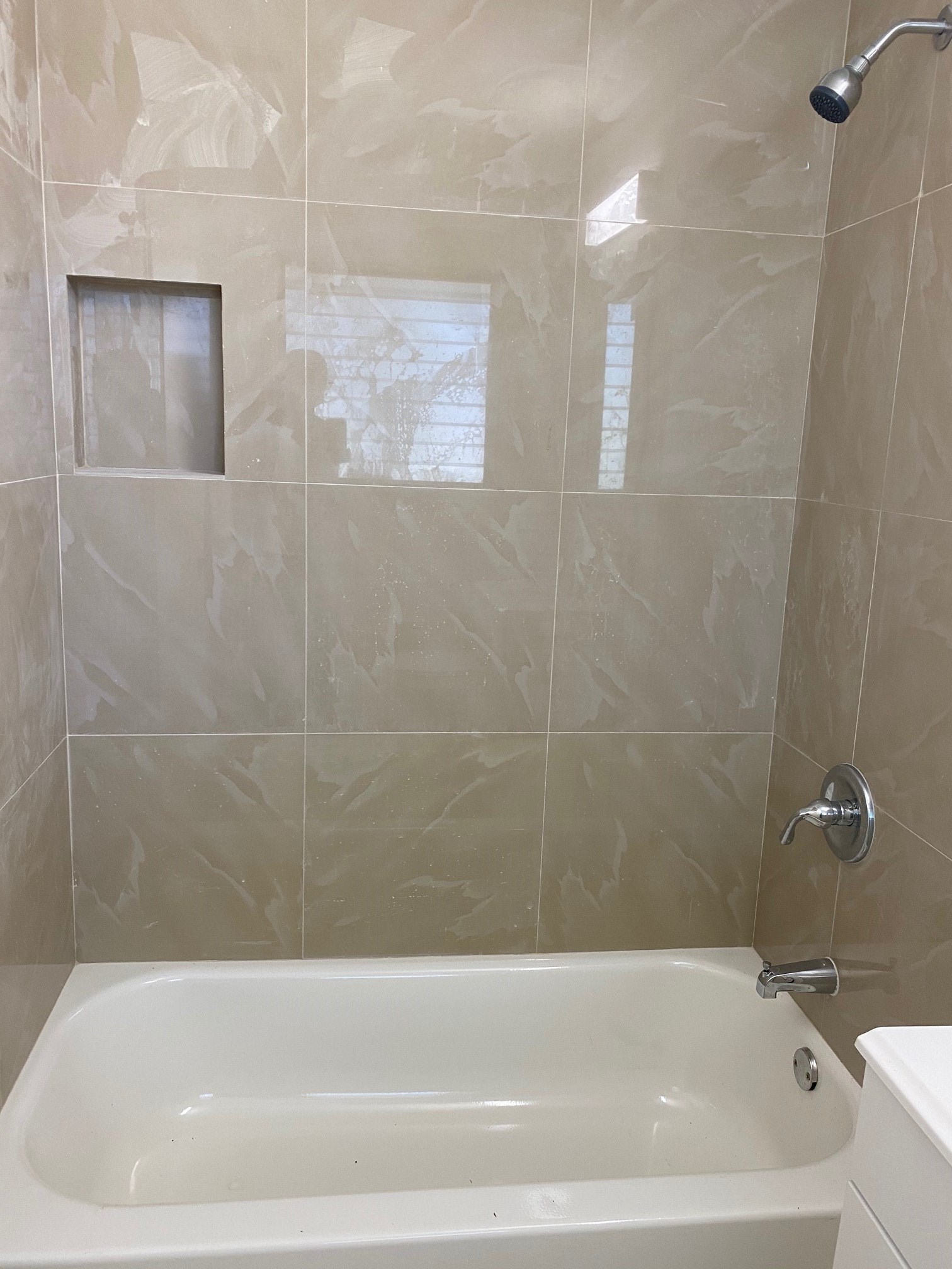 3826 Botany Lane Houston, TX 77047 - Photo 7 of 37 a bathroom with a bathtub