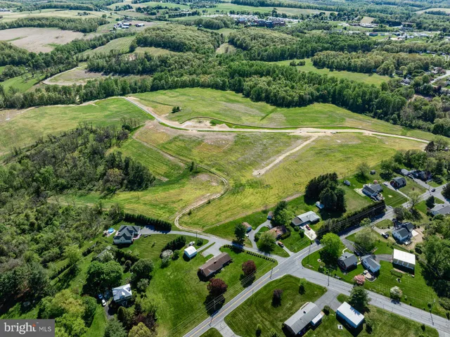 a view of a tennis court