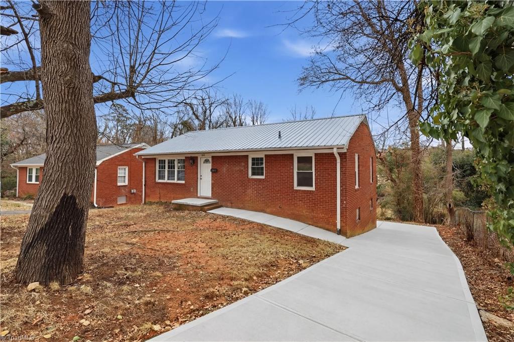 844 Willow Place High Point, NC 27260 - Photo 2 of 23