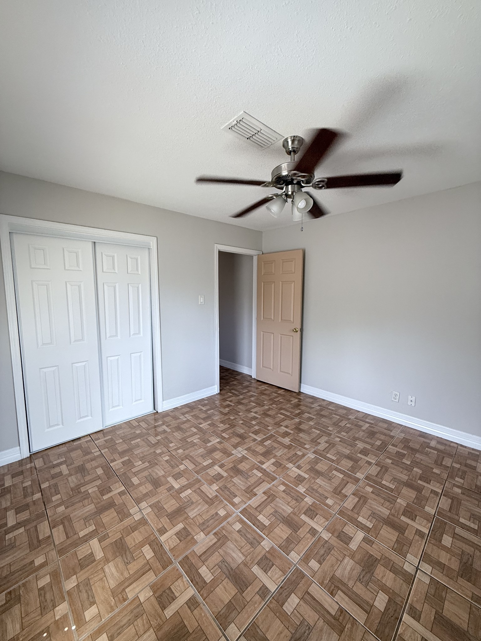 909 Rittenhouse Street Houston, TX 77076 - Photo 8 of 12 Gallery Image 8