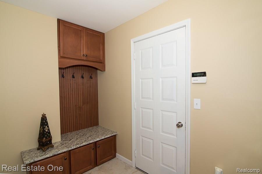 471 Lake Forest Road Rochester, MI 48309 - Photo 20 of 41 _OL_2260_Lake_Forest_W030.jpg