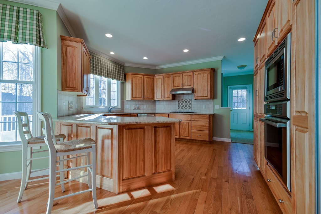 33 Smith Road Hopkinton, MA 01748 - Photo 8 of 29 Gallery Image 8