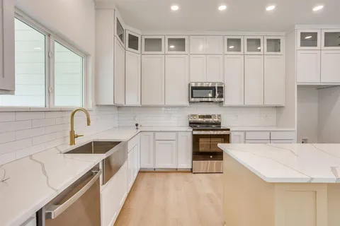 $650,000 | 247 Silver Lakes Drive, Sunset, TX 76270