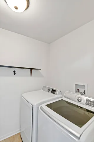 $2,850 | 1527 East Arbor Lane, Arlington Heights, IL 60004