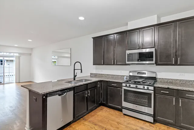 $2,850 | 1527 East Arbor Lane, Arlington Heights, IL 60004