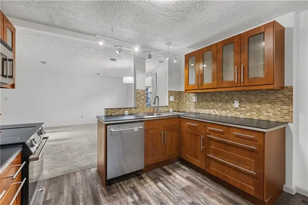 $2,450 | 5523 Ellsworth Avenue, Unit 12C, Pittsburgh, PA 15232