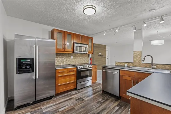 $2,450 | 5523 Ellsworth Avenue, Unit 12C, Pittsburgh, PA 15232