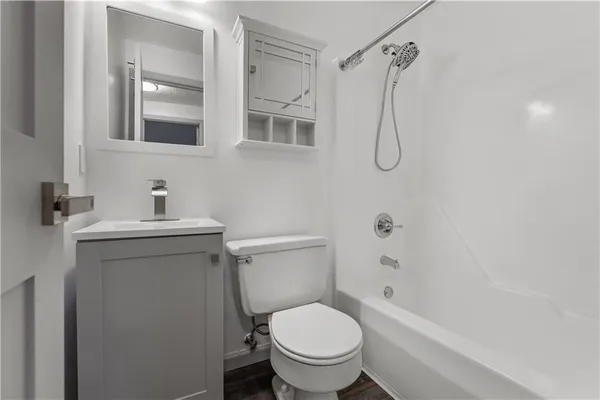 $2,450 | 5523 Ellsworth Avenue, Unit 12C, Pittsburgh, PA 15232