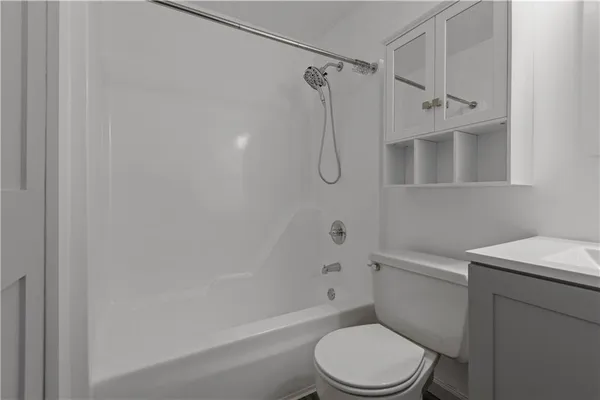 $2,450 | 5523 Ellsworth Avenue, Unit 12C, Pittsburgh, PA 15232