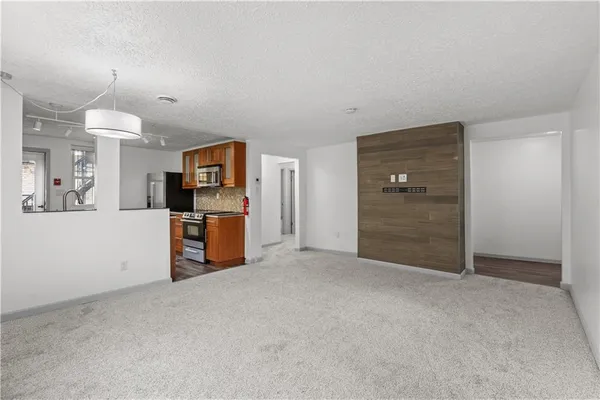 $2,450 | 5523 Ellsworth Avenue, Unit 12C, Pittsburgh, PA 15232