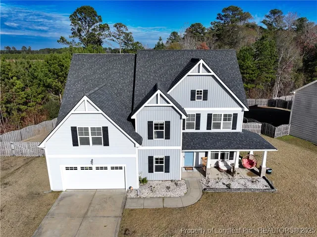 a view of backyard of house