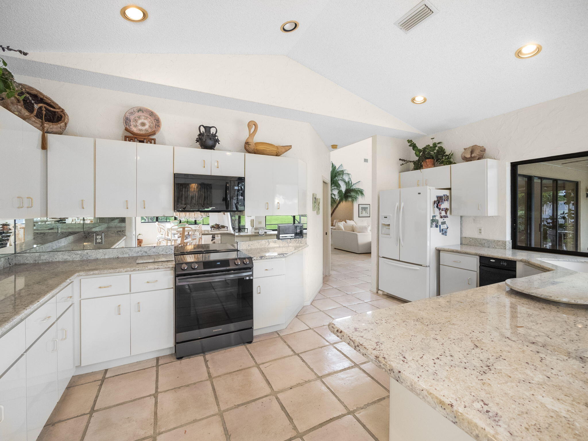 10110 Canoe Brook Circle Boca Raton, FL 33498 - Photo 7 of 18 5-web-or-mls-009