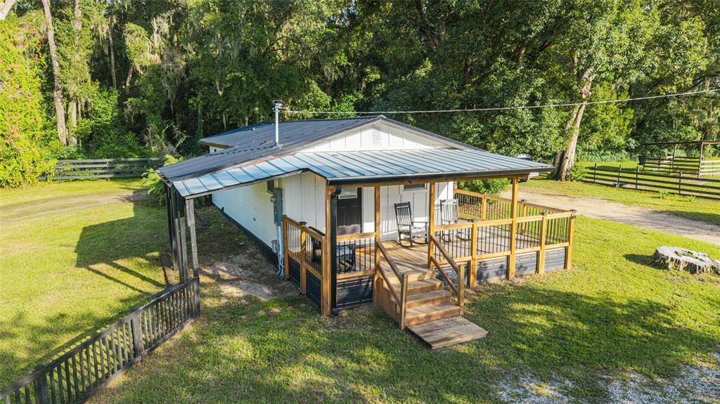 6155 Southeast Stetson Road Belleview, FL 34420 - Photo 37 of 68 a view of a house with backyard porch and sitting area