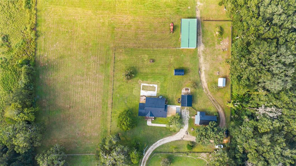 6155 Southeast Stetson Road Belleview, FL 34420 - Photo 64 of 68 a bathroom with a sink and mirror
