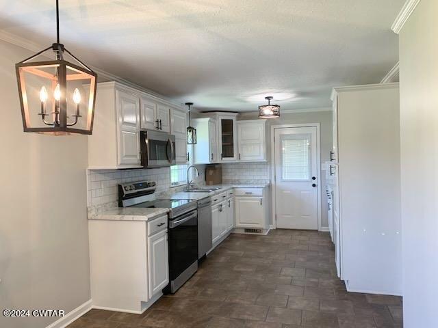 302 Flora Circle Newbern, TN 38059 - Photo 7 of 20 a kitchen with stainless steel appliances a stove refrigerator sink and microwave