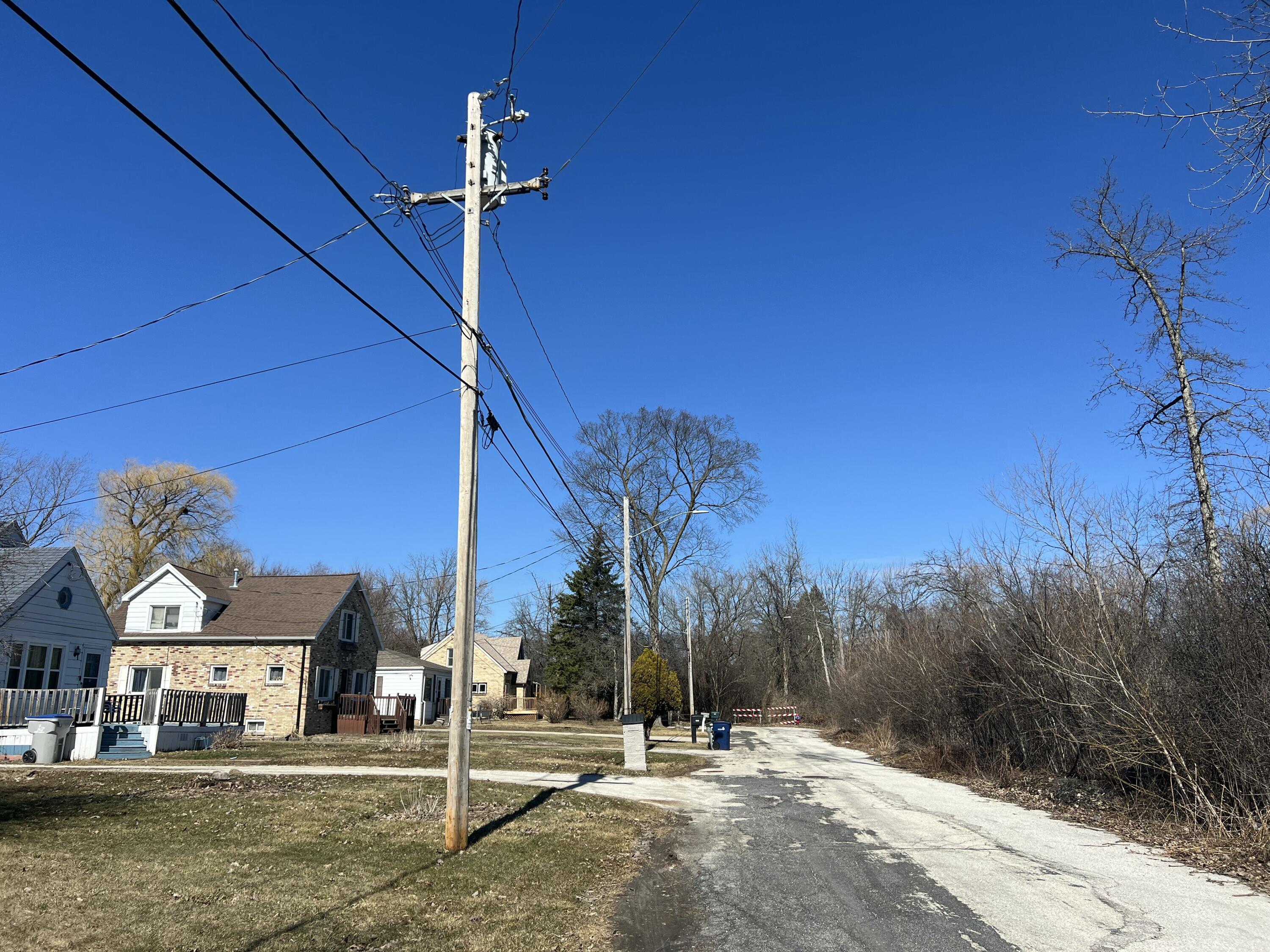 6827 North 44th Street Milwaukee, WI 53223 - Photo 105 of 106 IMG_0252